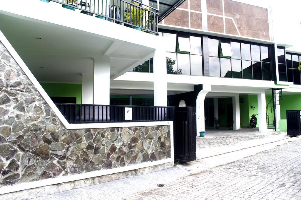 The Greenhouse Yogyakarta Bagian luar foto