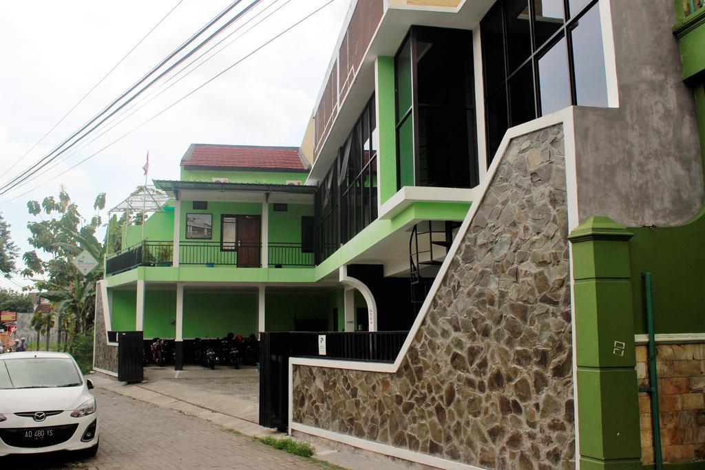 The Greenhouse Yogyakarta Bagian luar foto