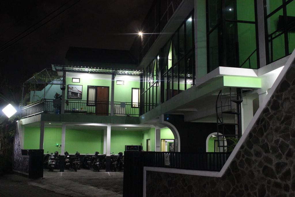 The Greenhouse Yogyakarta Bagian luar foto