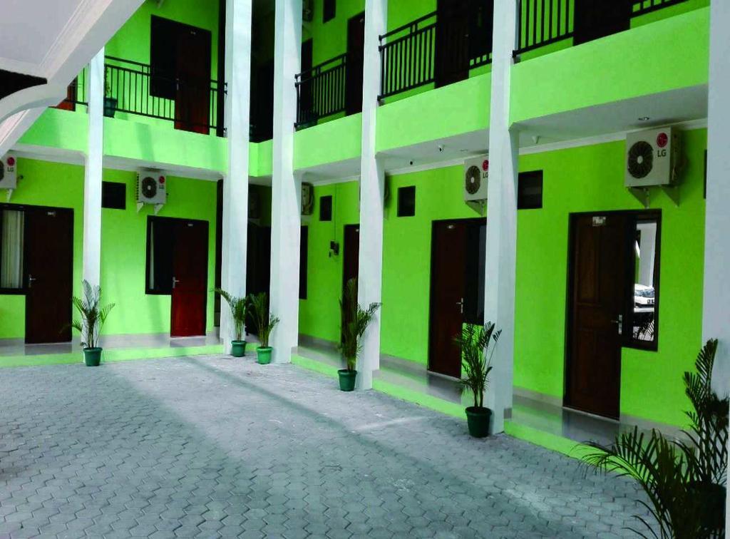 The Greenhouse Yogyakarta Bagian luar foto